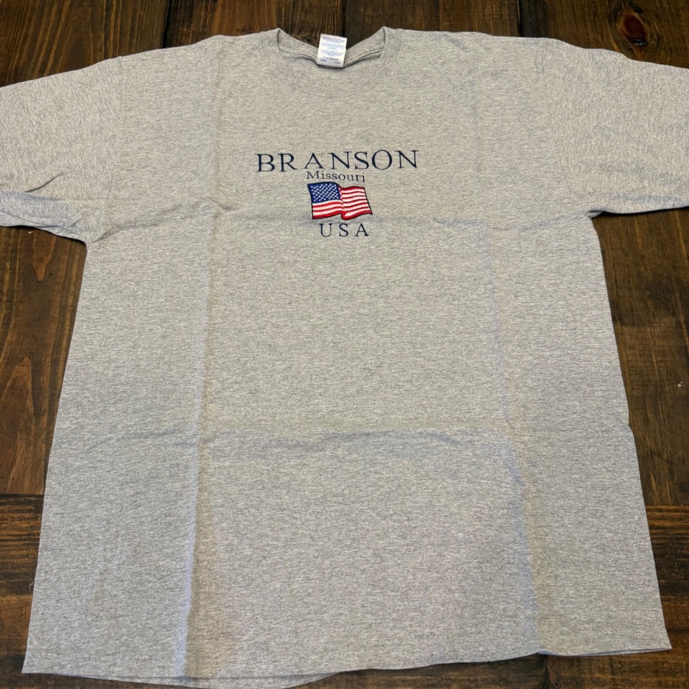 Gildan‎ Mens Branson Missouri USA American Flag Embroidered T-Shirt Gray XL